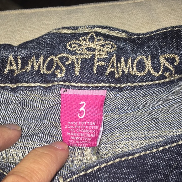 ALMOST FAMOUS DISTRESS CAPRI JEAN - Picture 4 of 8
